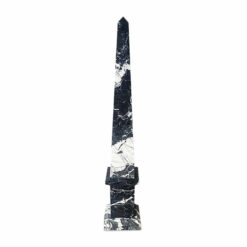 obelisco-scultura-in-marmo-nero-interior-design-cosebelleantichemoderne