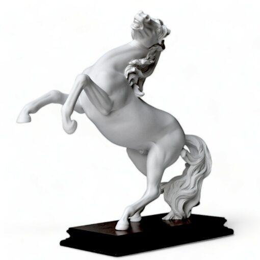 cavallo-rampante-scultura-marmo-cosebelleantichemoderne.