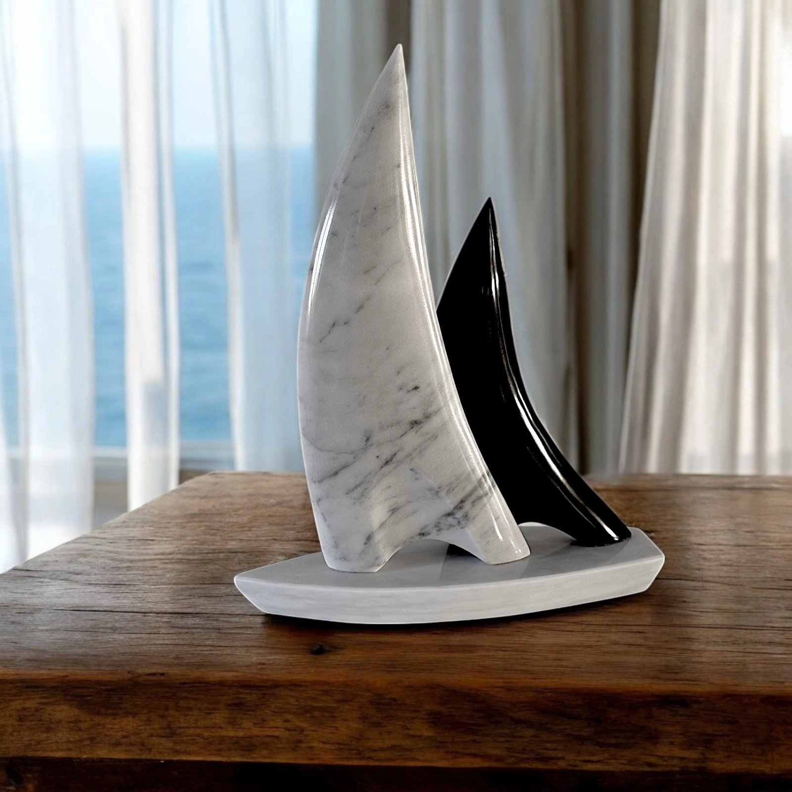 barca-con-vele-bianco-nero-cosebelleantichemoderne