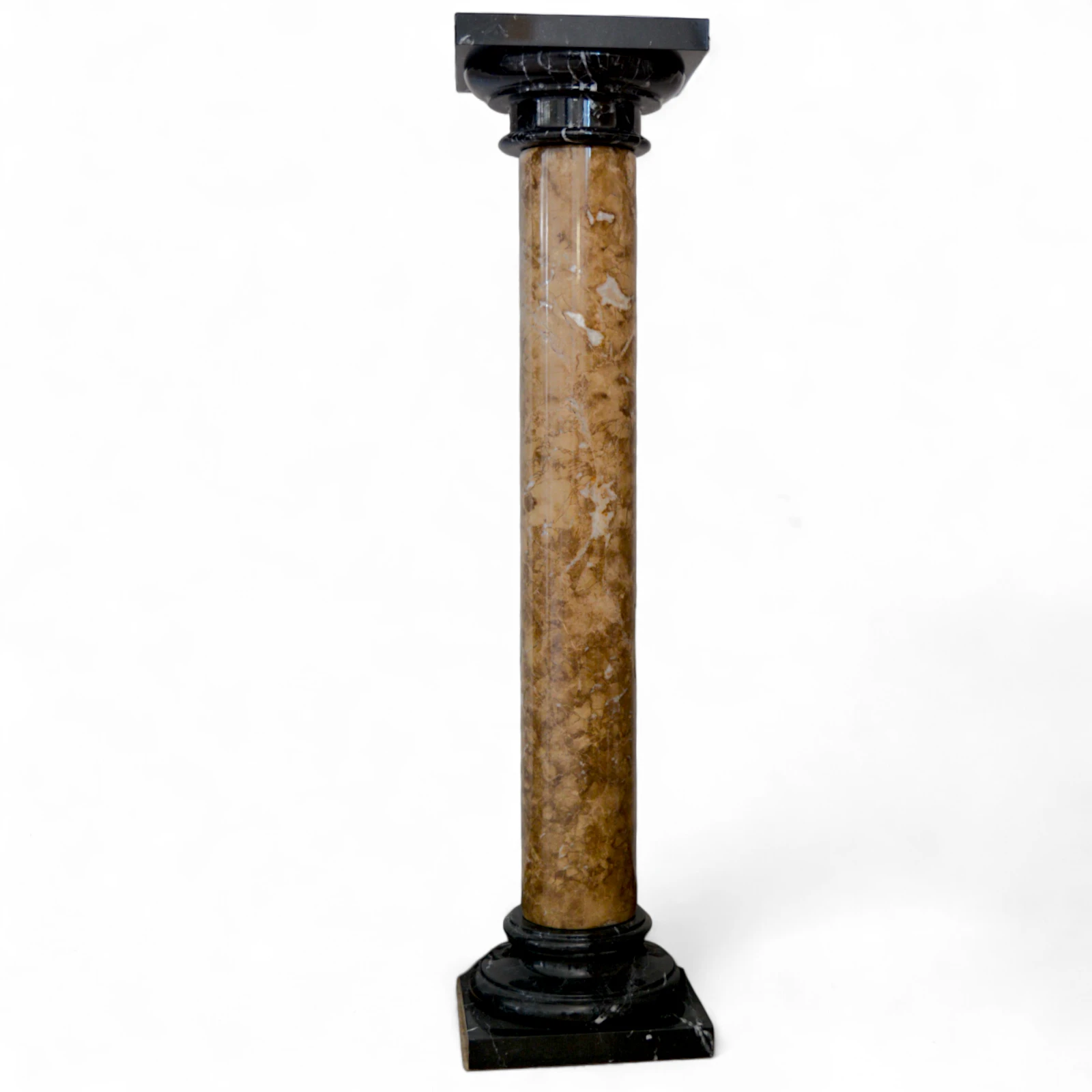 colonna-emperador-capitello-marquinia-quadrato-cosebelleantichemoderne