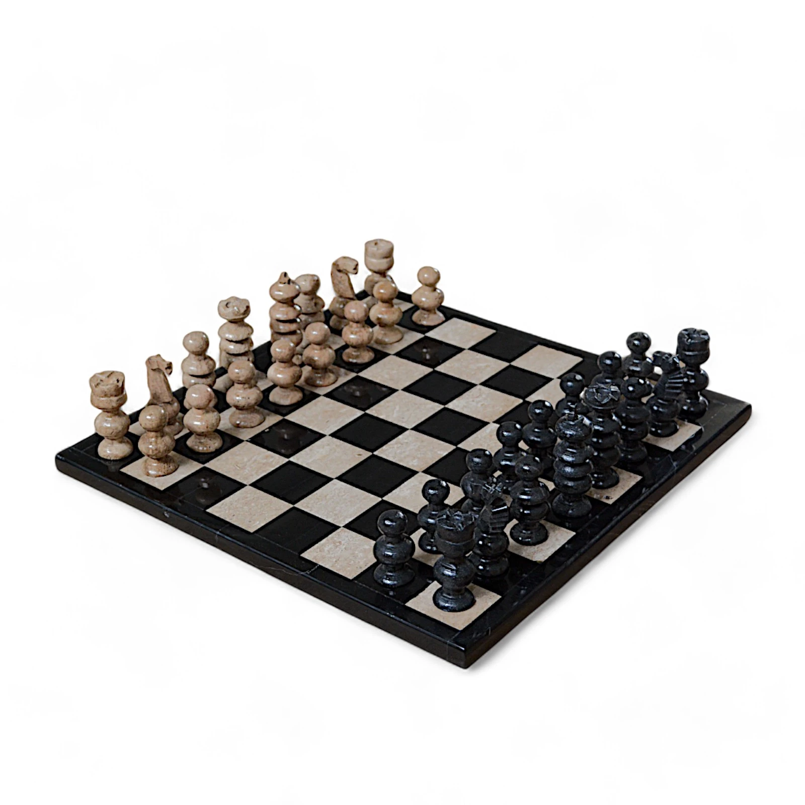 scacchiera-marmo-nero-travertino-cosebelleantichemoderne