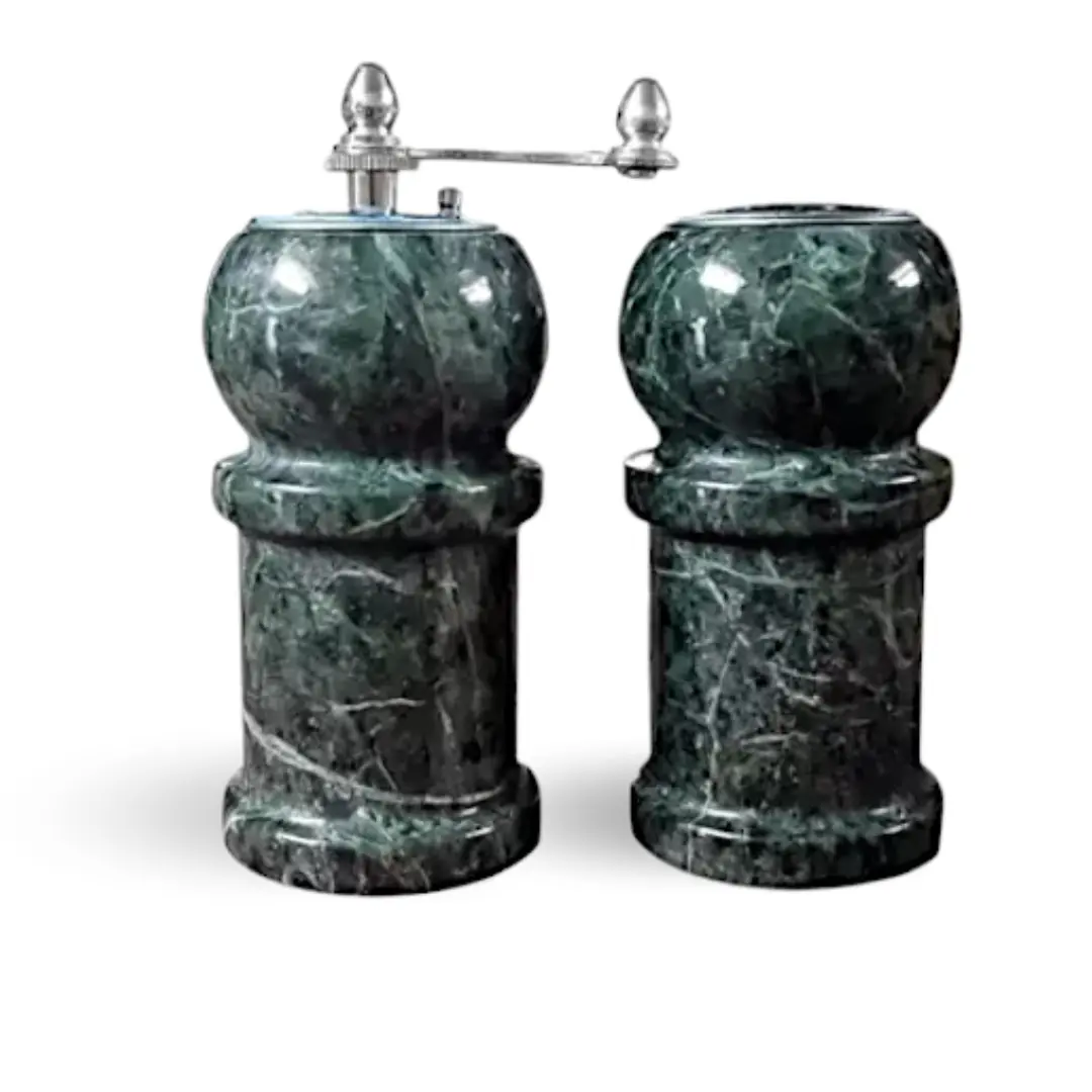 macinapepe e saliera in marmo Verde. Realizzato a mano in Italia. Idee regalo originali per la casa