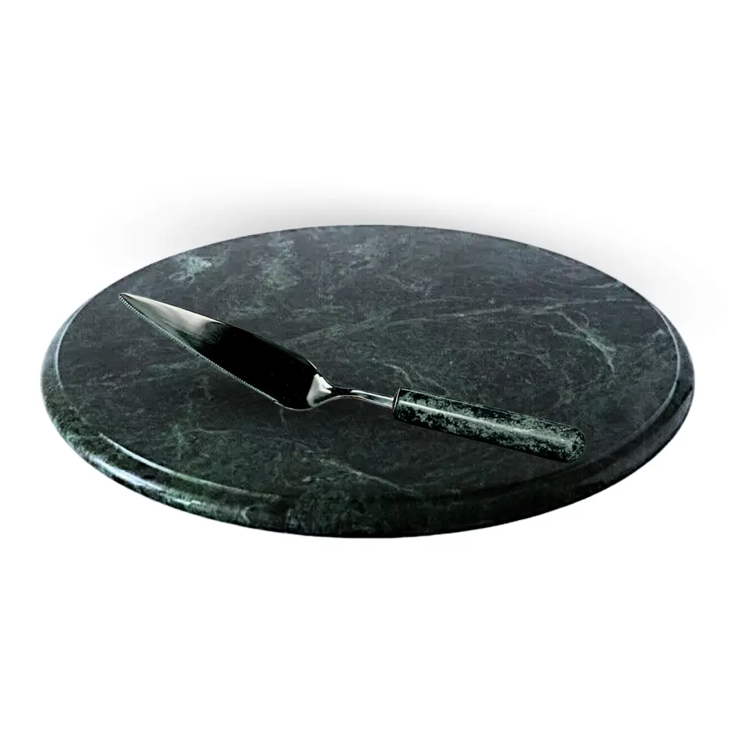 elegante combinazione include un raffinato piatto girevole, una pratica paletta da dolce in marmo verde, perfetti per decorare e impreziosire ogni ambien
