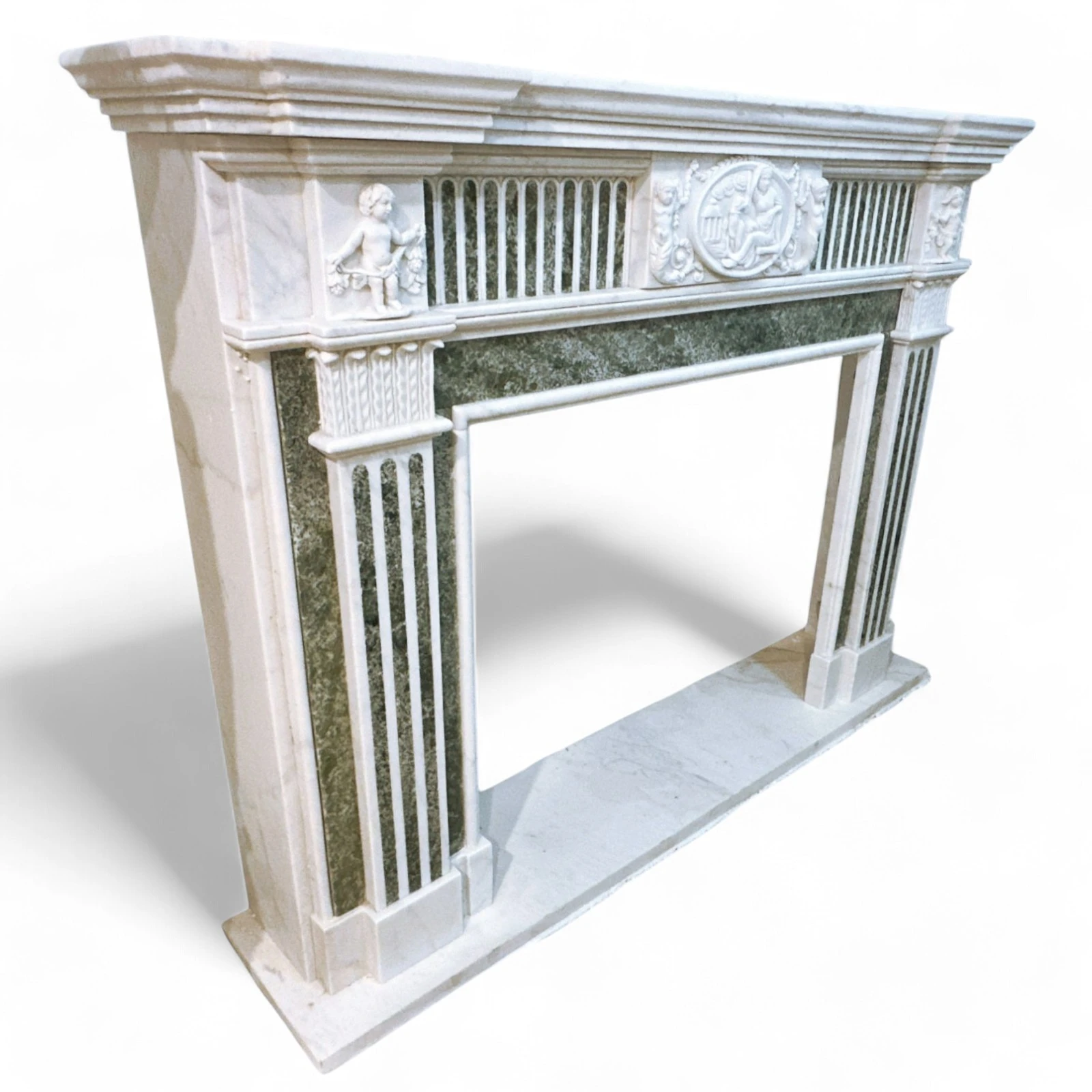 camino-decorato-marmo-bianco-carrara-verde-cosebelleantichemoderne
