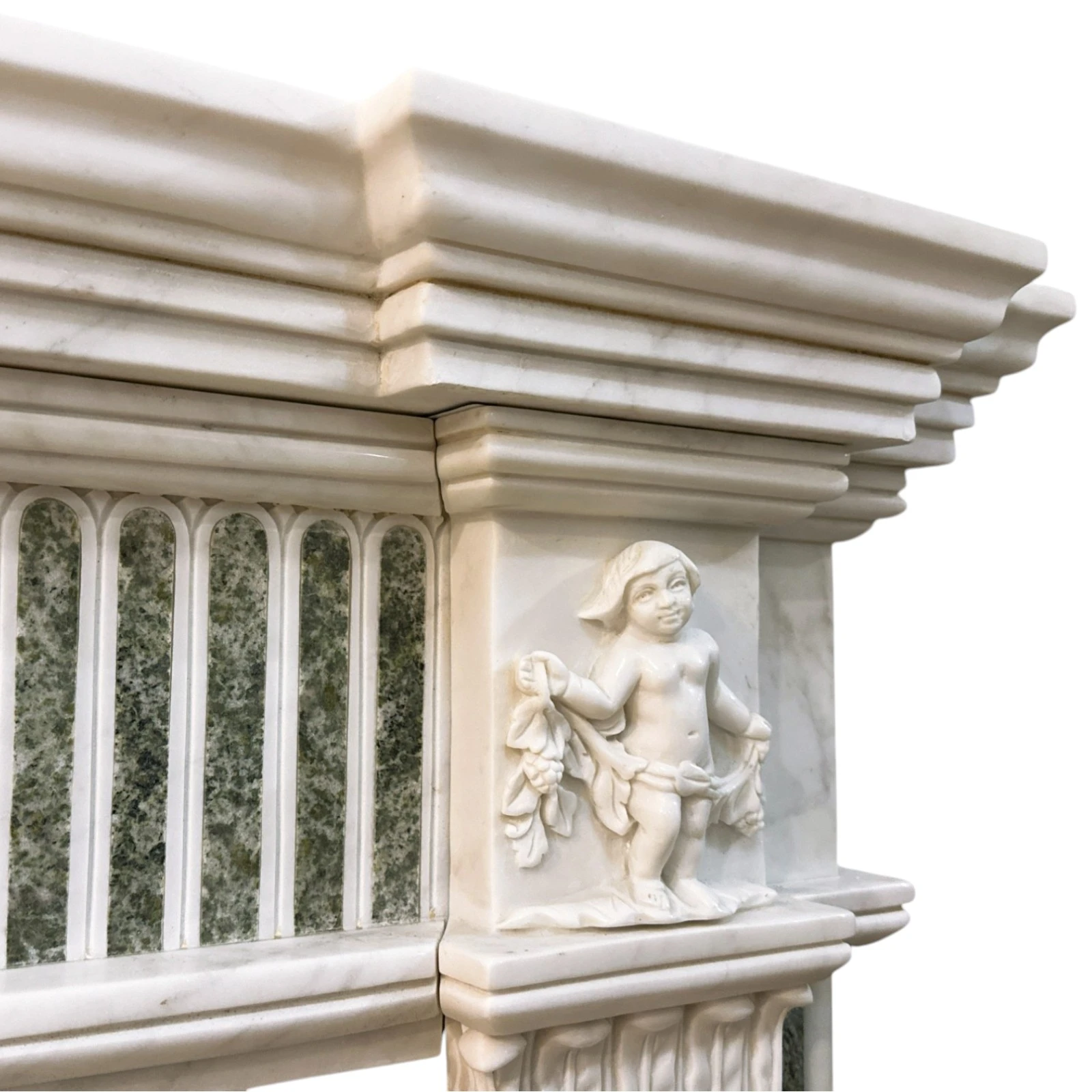 camino-decorato-marmo-bianco-carrara-verde-cosebelleantichemoderne