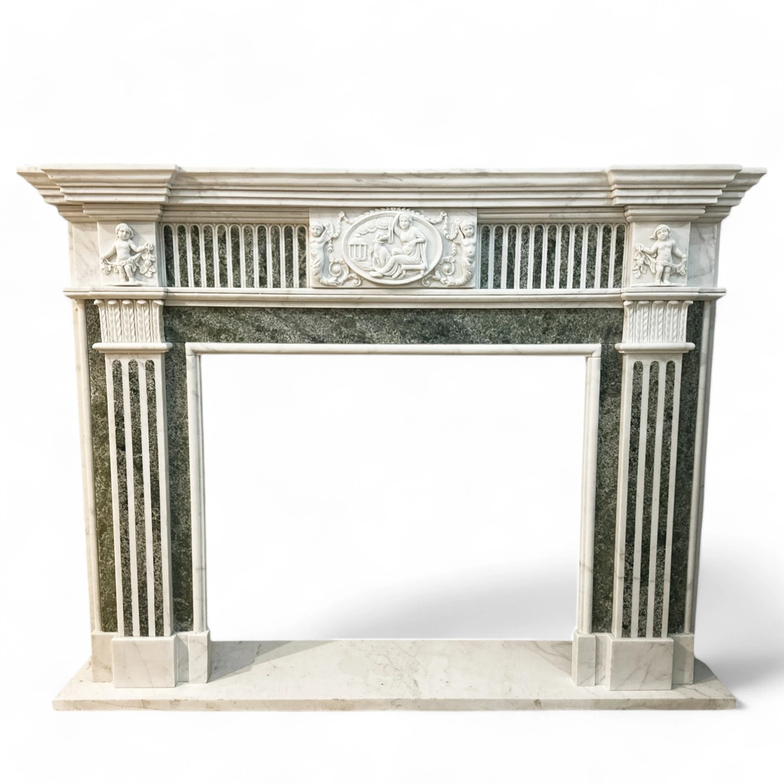 camino-decorato-marmo-bianco-carrara-verde-cosebelleantichemoderne