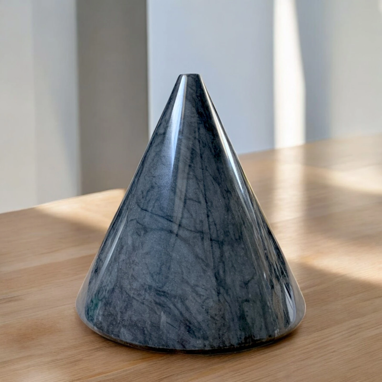 cono-marmo-20-nero-cosebelleantichemoderne