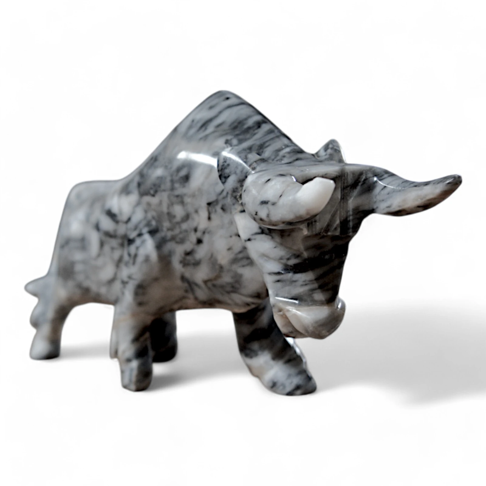 toro-marmo-grigio-scultura-cosebelleantichemoderne