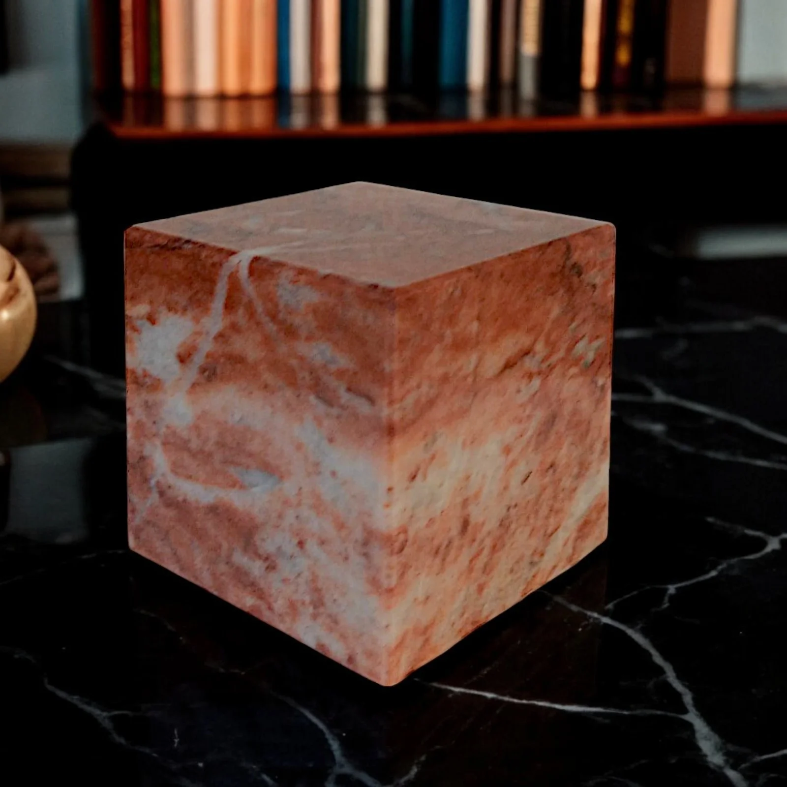Cubo in Marmo Rosso scultura in marmo elemento d’arredo marmo