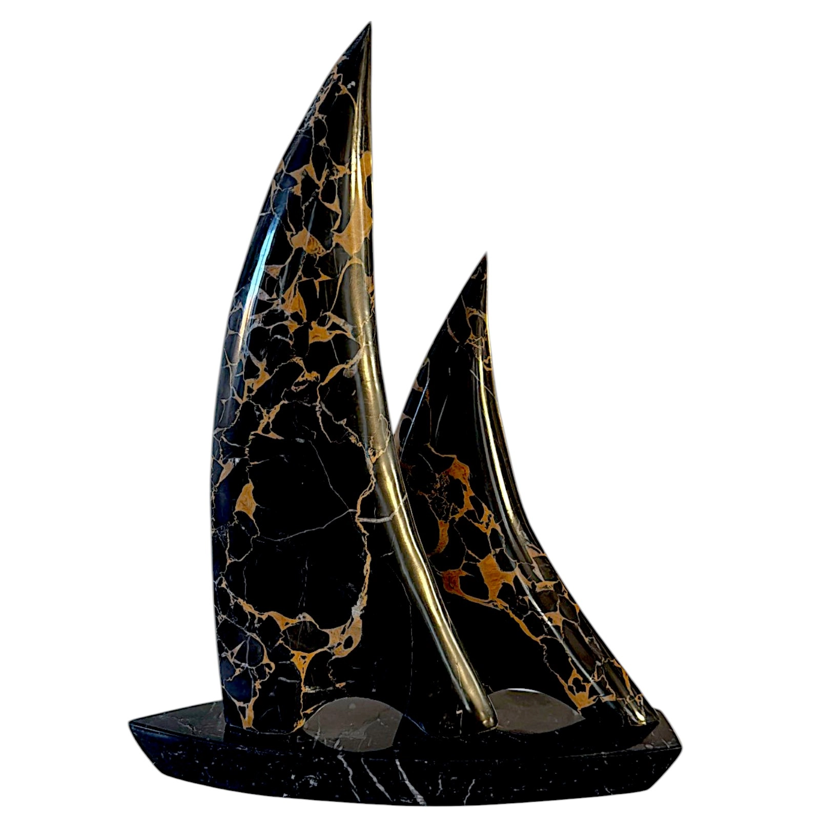 barca-con-vele-nero-cosebelleantichemoderne