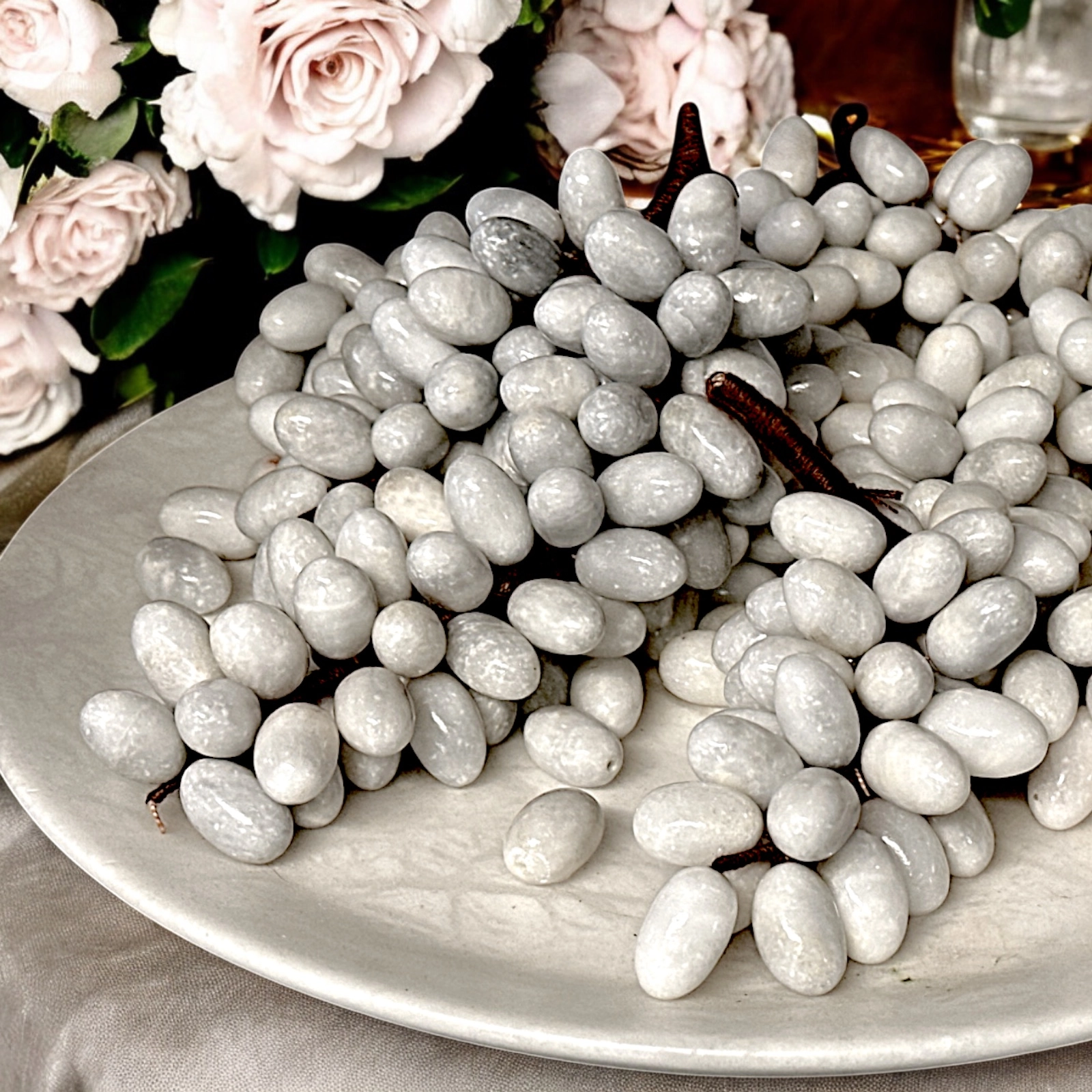 composizione-piatto-uva-marmo-carrara-cosebelleantichemoderne