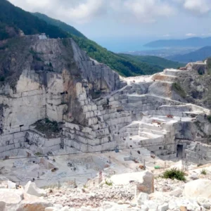 cava-marmo-carrara-2-cosebelleantichemoderne