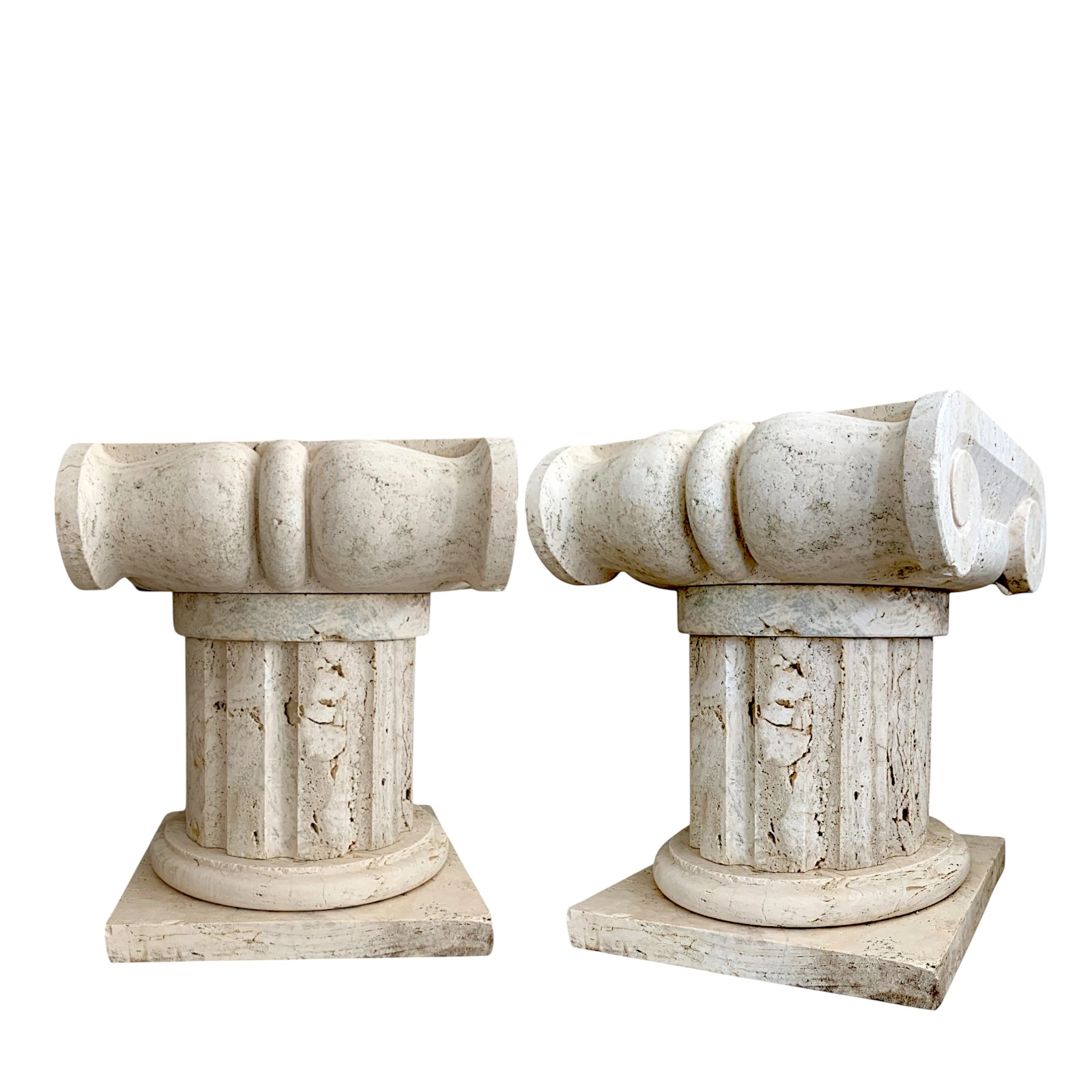 coppia-capitelli-travertino-base-quadrata-cosebelleantichemoderne