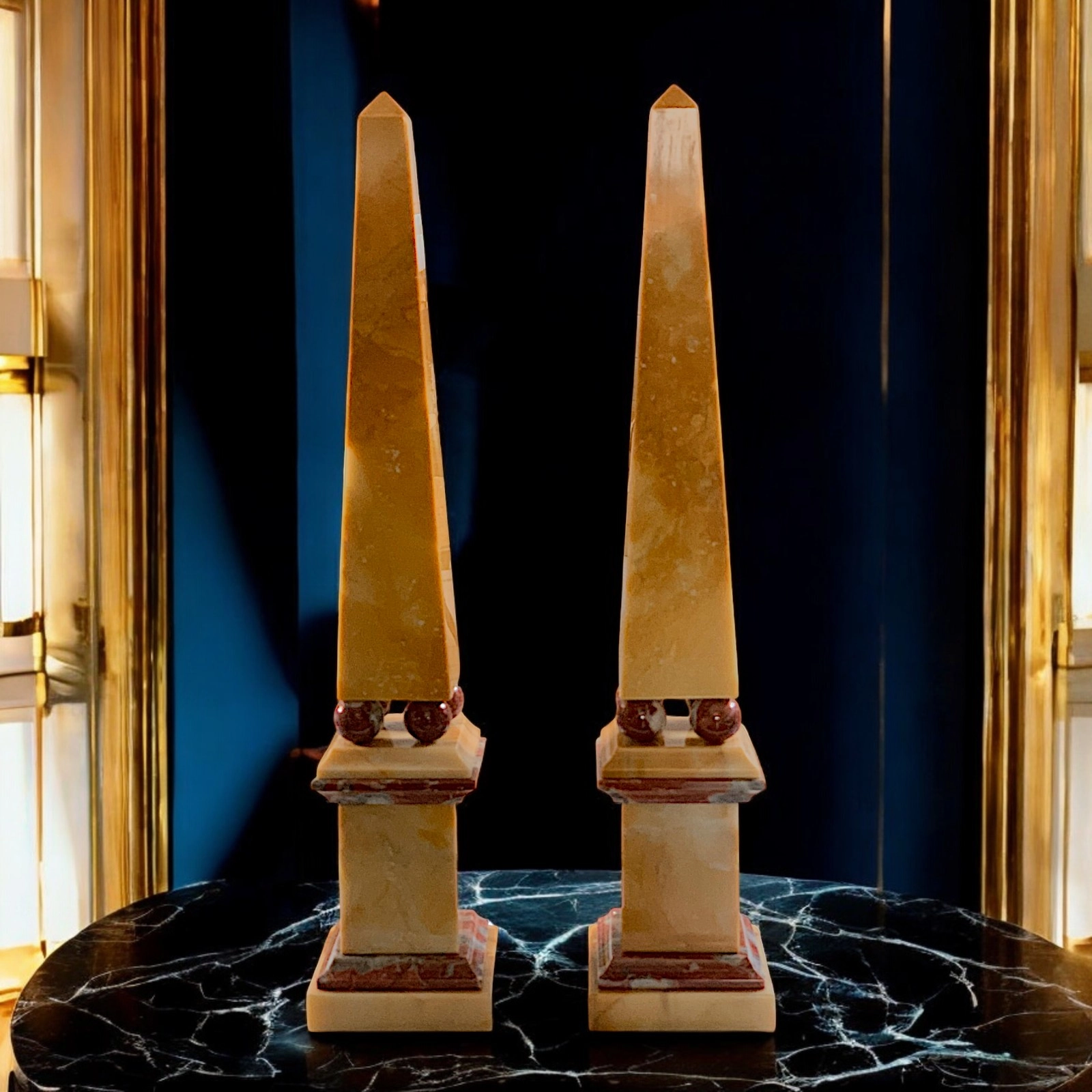 coppia-obelischi-giallo-rosso-sfere-cosebelleantichemodern