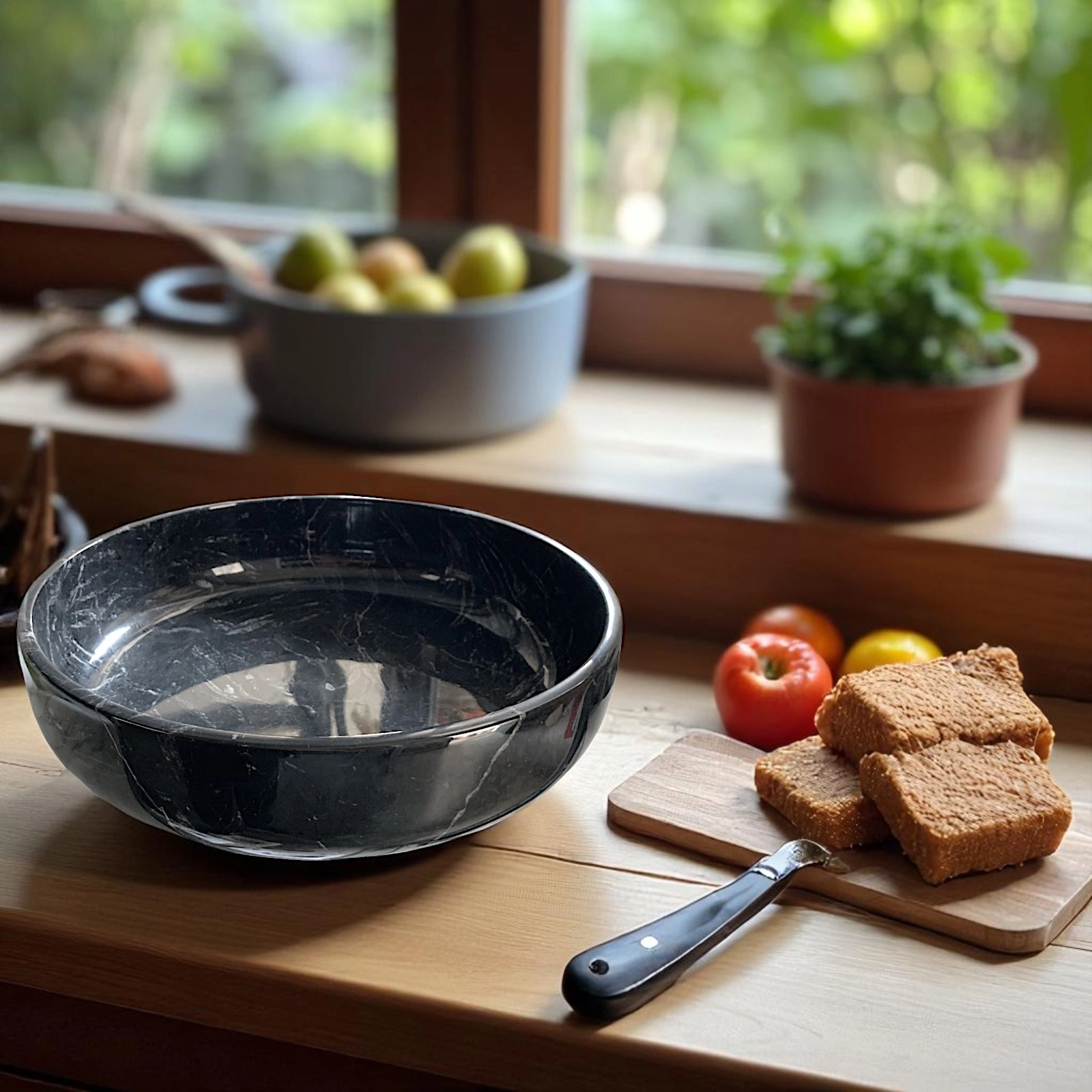 Alternative view of Ciotola in Marmo Nero Marquina Effetto Lucido Ø 30cm