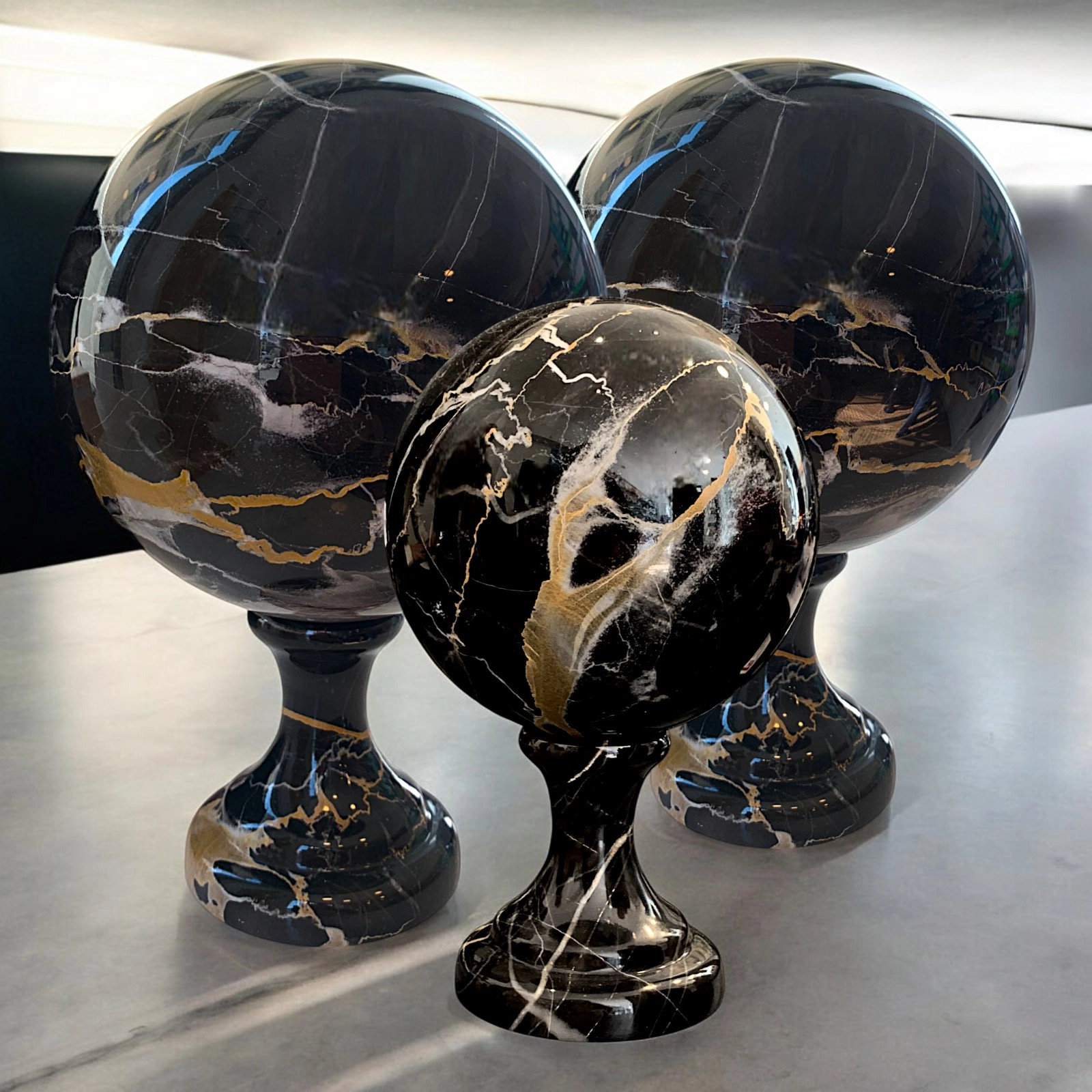 sfera-marmo-portoro-cosebelleantichemoderne