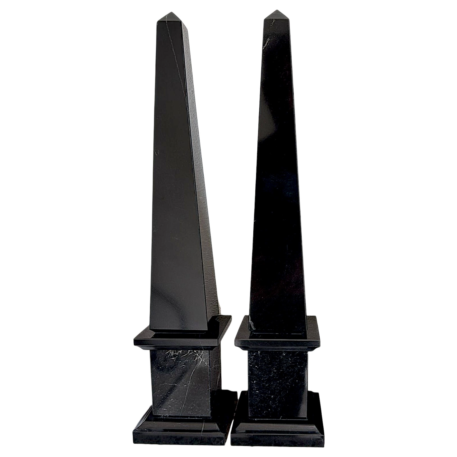coppia-obelischi-marmo-nero-acceglio-cosebelleantichemoderne