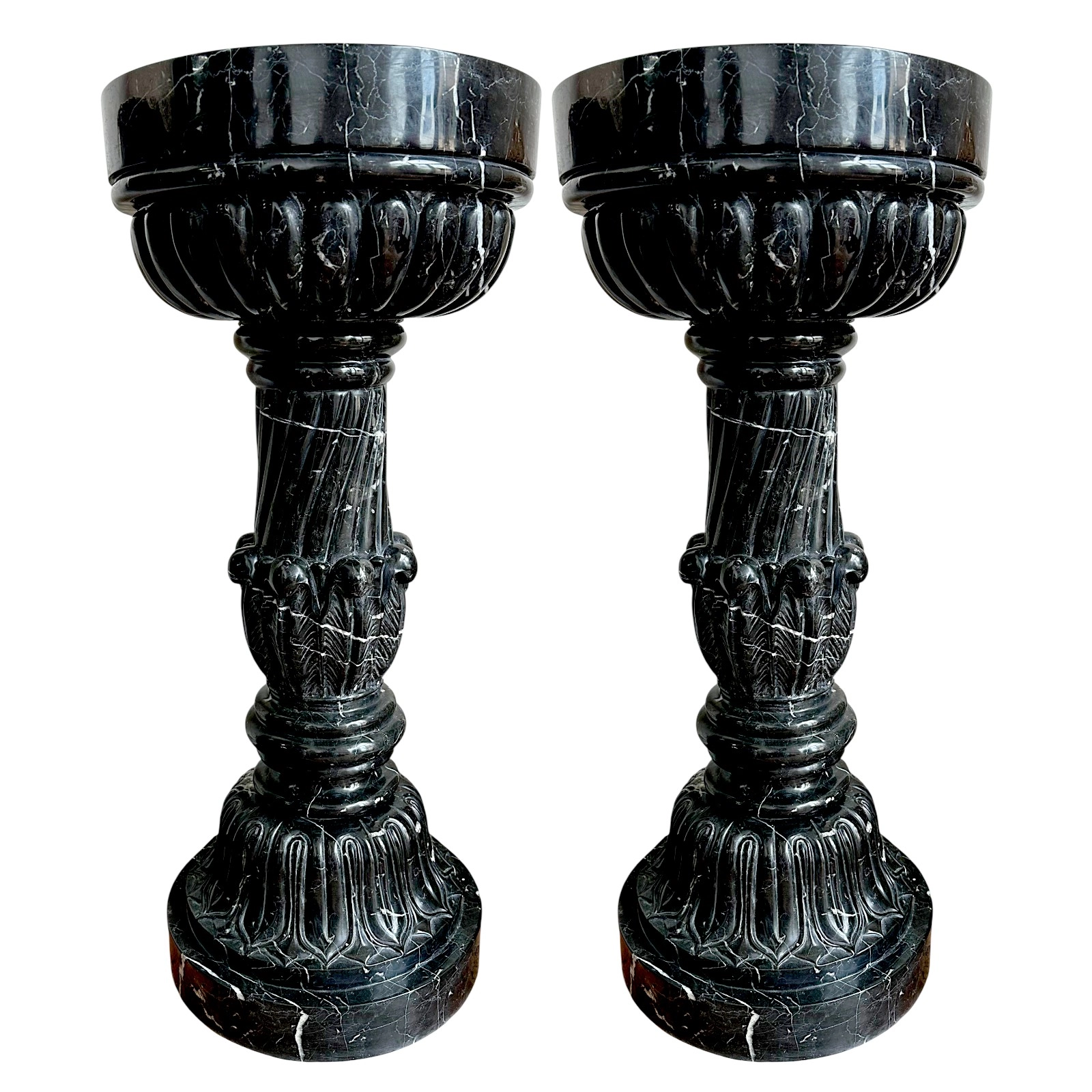 coppia-colonne-decorate-capitello-tondo-marmo-nero-marquinia