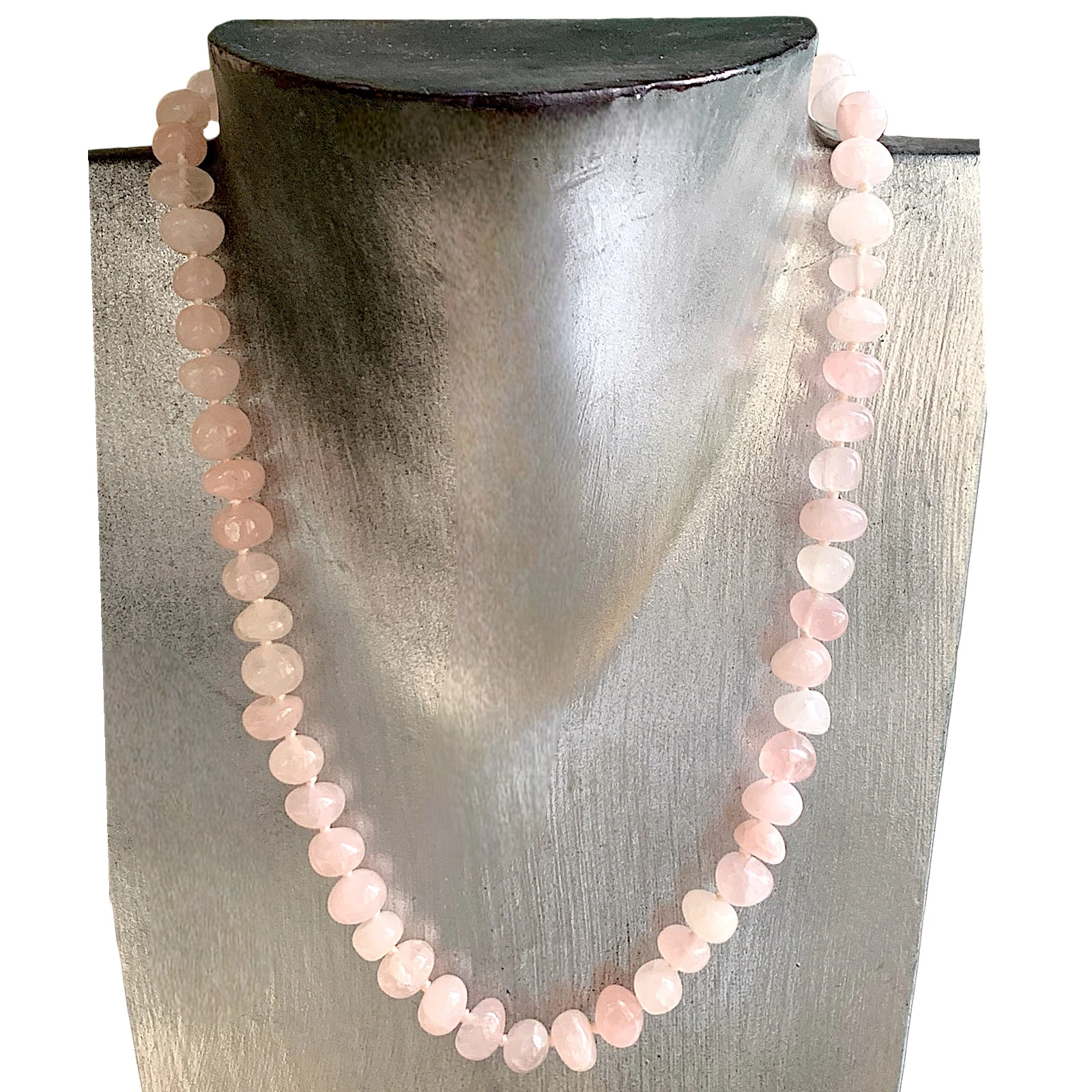 collana-artigianale-perle-quarzo-rosa-elegante-pietra-naturale-23cm-cosebelleantichemoderne-