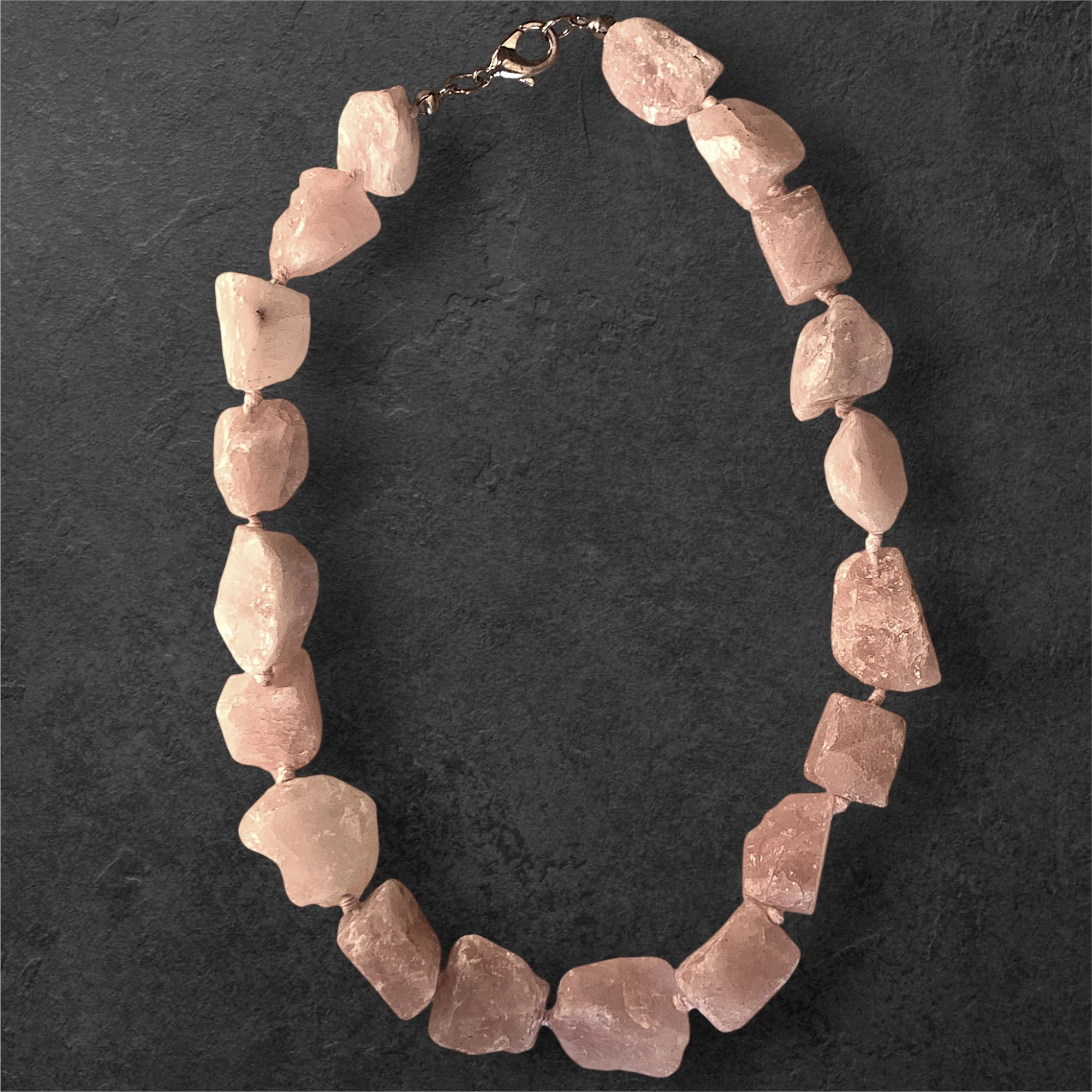 collana-artigianale-quarzo-rosa-pietra-naturale-25cm-cosebelleantichemoderne-
