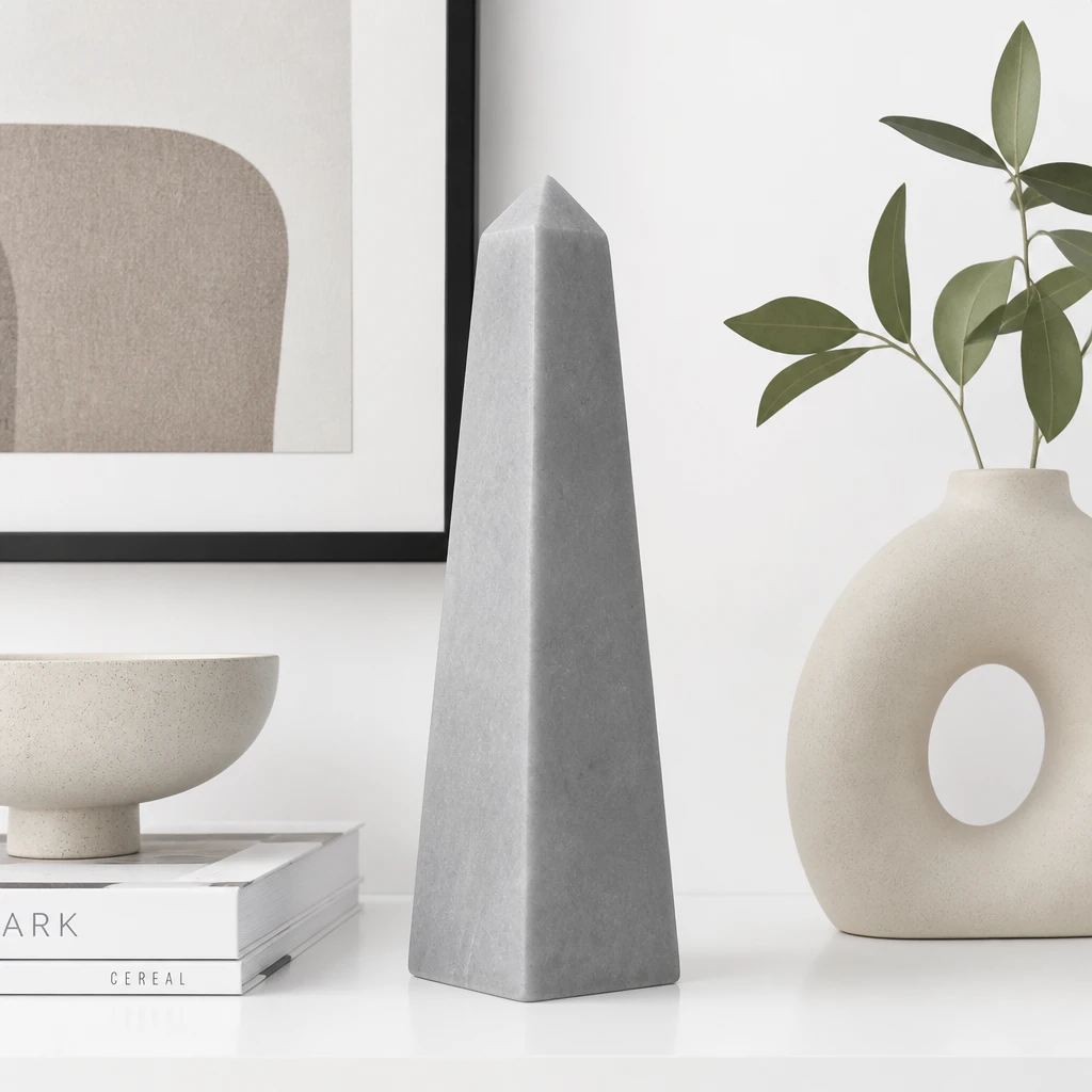 obelisco-marmo-bianco-decorativo-cosebelleantichemoderne