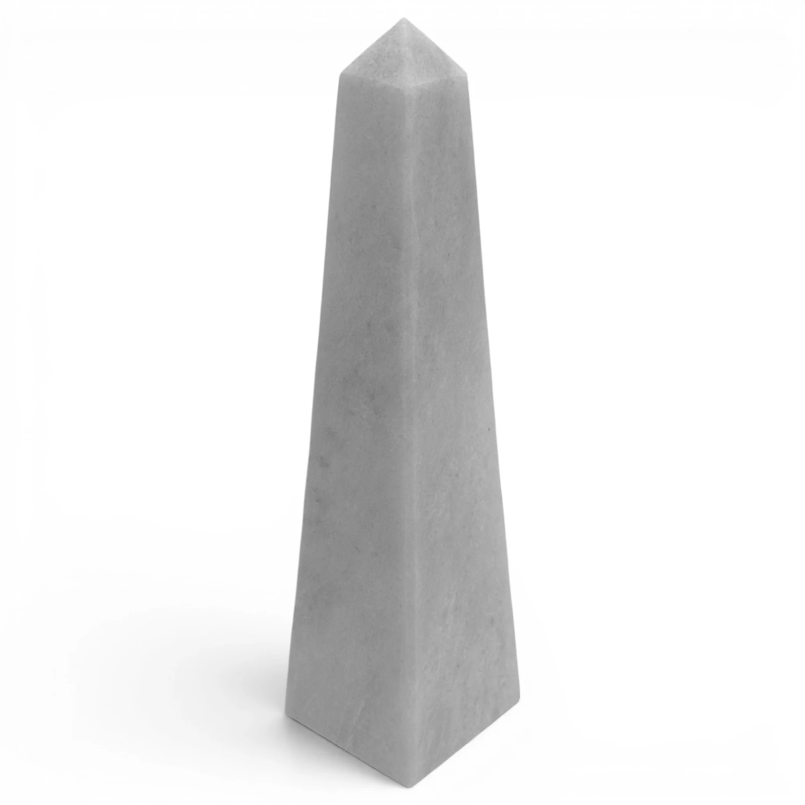 obelisco-marmo-bianco-decorativo-cosebelleantichemoderne